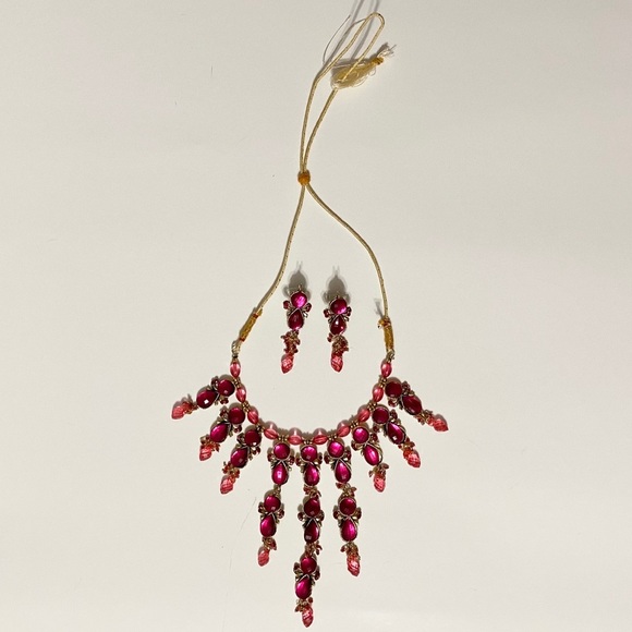 💞 Antique Gold Finished Pink Stone Necklace - Picture 1 of 4